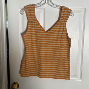 Liz, Claiborne pull over top